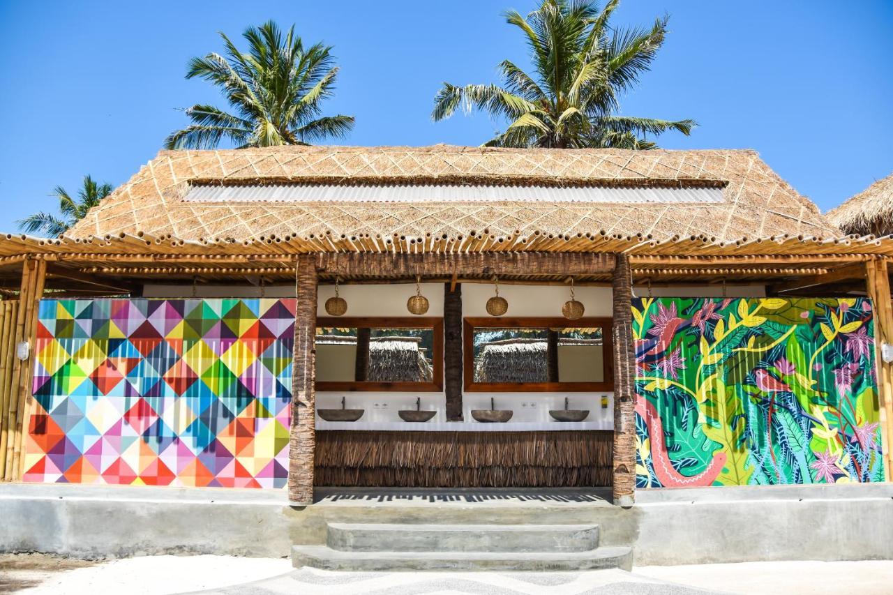 Mad Monkey Hostel *