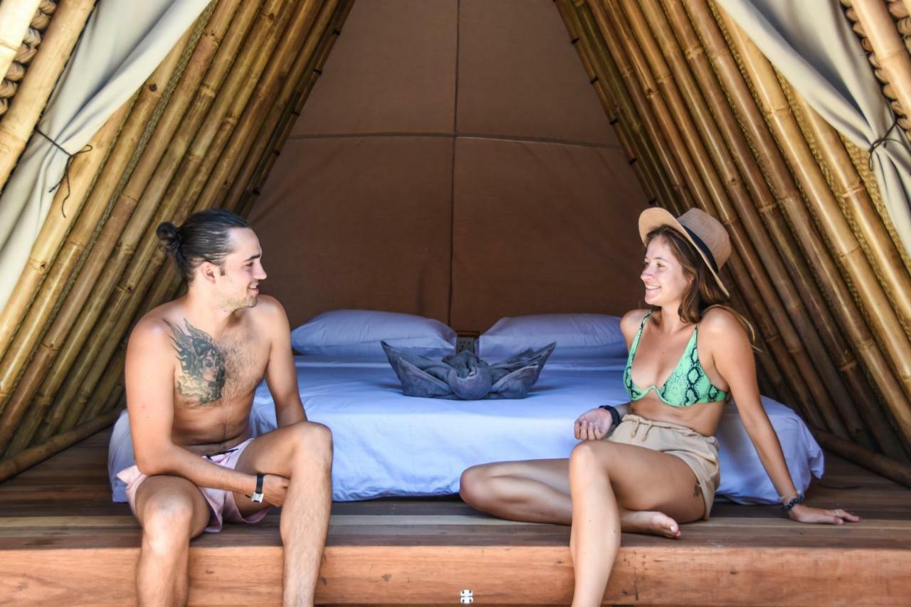 Mad Monkey Hostel *